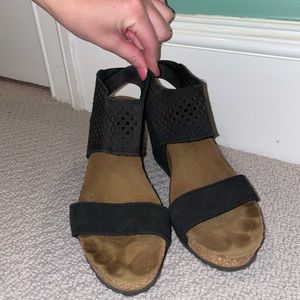Black strappy wedges